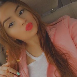 Meet your Posher, Nicole